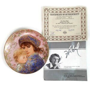 1987 Knowles Mother's Day Plate Edna Hibel "Catherine and Heather" 18k Gold Trim